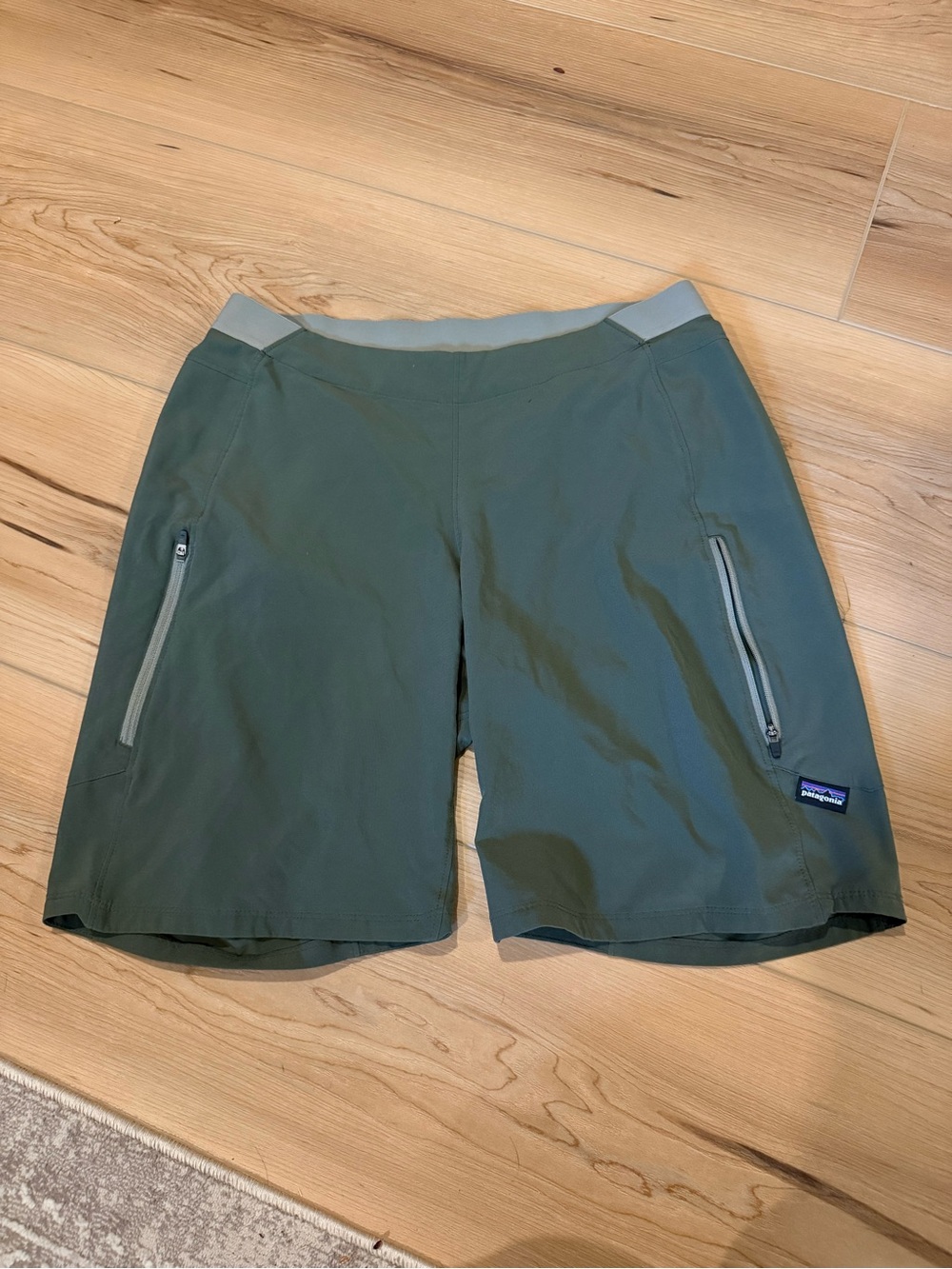 Patagonia Women's Tyrolean Bike Shorts Olive green size 8